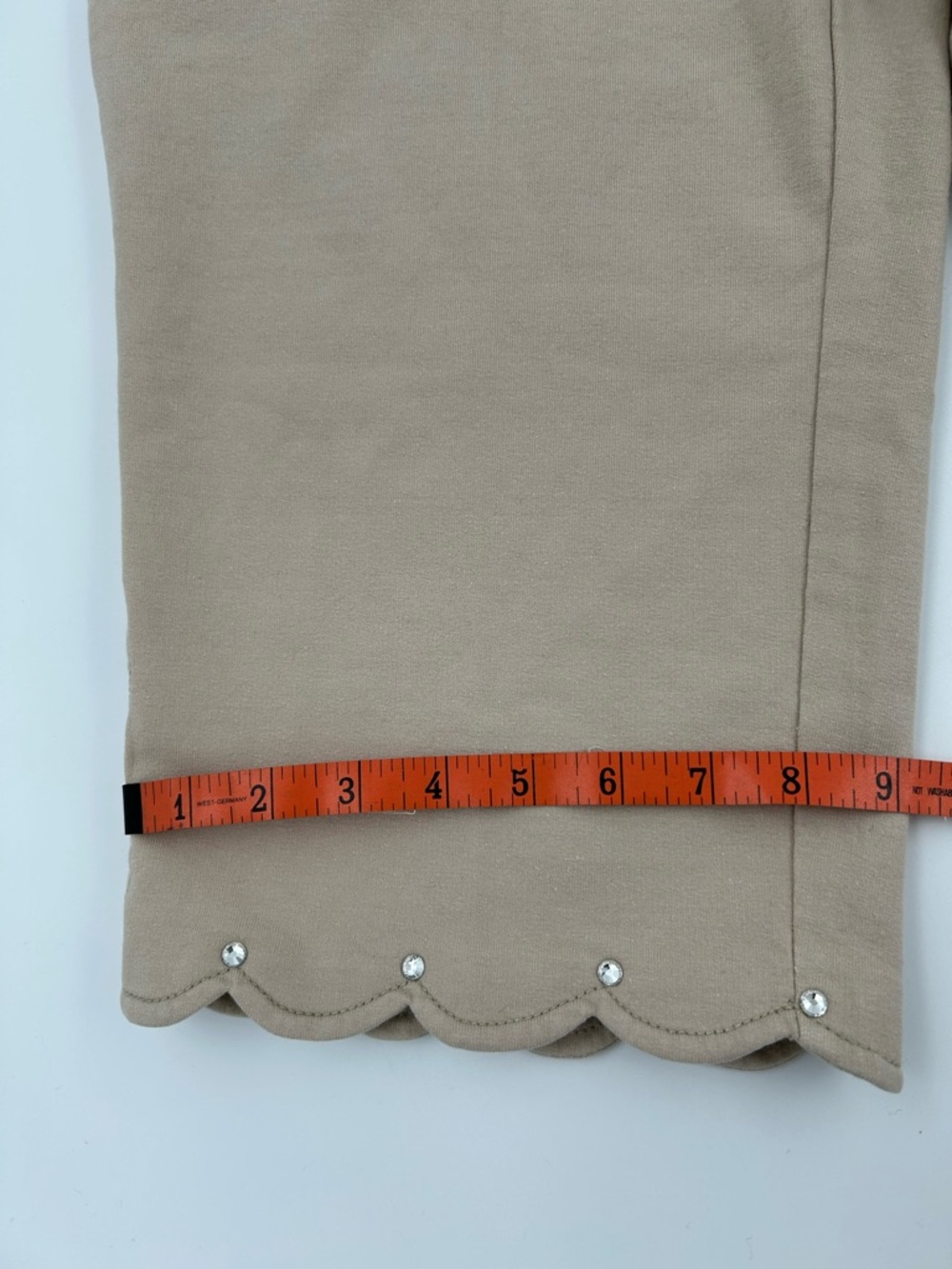 Dream Jeanne’s by Quackery Factory Tan Capris with Scalloped Hem M NWT - Picture 3 of 9